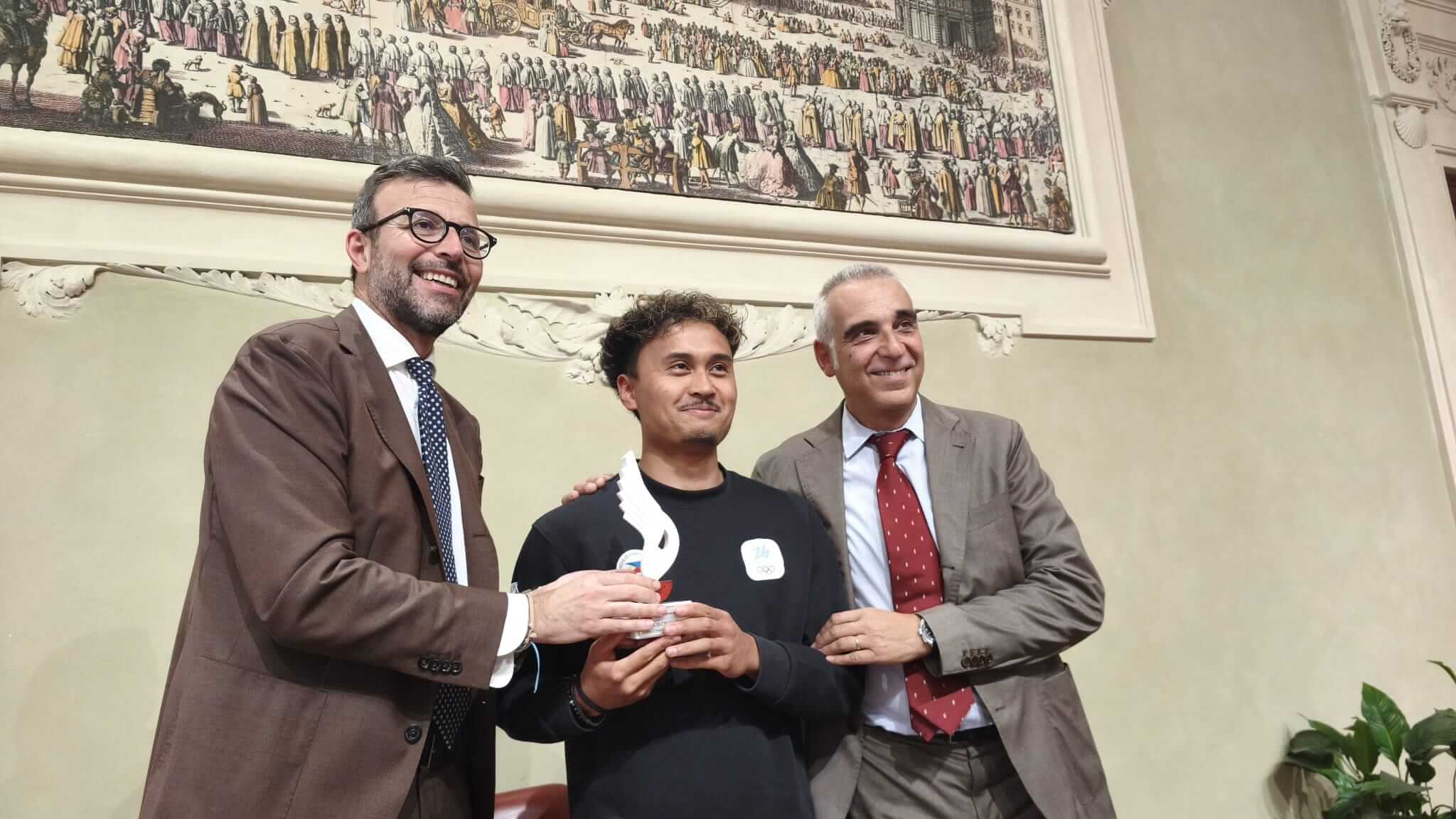 al campione paralimpico francis ceccarelli consegnate le 8216ali del pegaso8217 da Corrieretoscano.it al campione paralimpico francis ceccarelli consegnate le 8216ali del pegaso8217