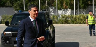 Guasto su aereo Sanchez, premier spagnolo atterra in Turchia
