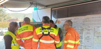 Focolai ancora attivi sul monte Faeta, fiamme di bosco anche a Massarosa