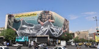 Iran torna ad accusare l’Italia: “Sostegno tecnico e logistisco è contributo ad aggressione”. Nuovi raid Usa dopo drone di Teheran contro petroliera