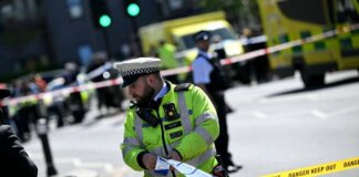 Londra, incendio doloso in ex sinagoga: indaga l’antiterrorismo. Vertice a Downing Street su antisemitismo
