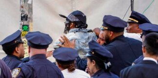 Met Gala, proteste contro Jeff Bezos: arrestato manifestante