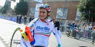 Oggi i funerali di Alex Zanardi a Padova: persone in coda da ore, la sua handbike sull’altare