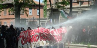 Primo maggio a Torino, gruppo si stacca da corteo verso Askatasuna: tensioni con agenti