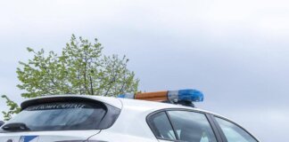 Roma, investe donna con passeggino e fugge: bimba illesa e lei ferita. Denunciato 20enne