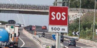 Roma, scontro auto-moto sul Gra: due feriti