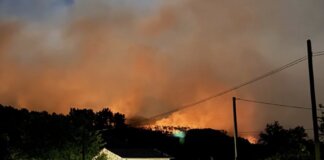 Si aggrava l’incendio sui Monti Pisani: evacuata un’intera frazione di San Giuliano Terme
