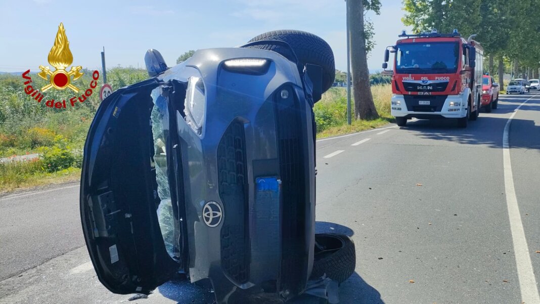 Auto ribaltata calcinaia