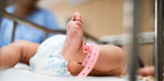 Dopo 29 anni torna un fiocco rosa, il paese festeggia Sofia A newborn baby