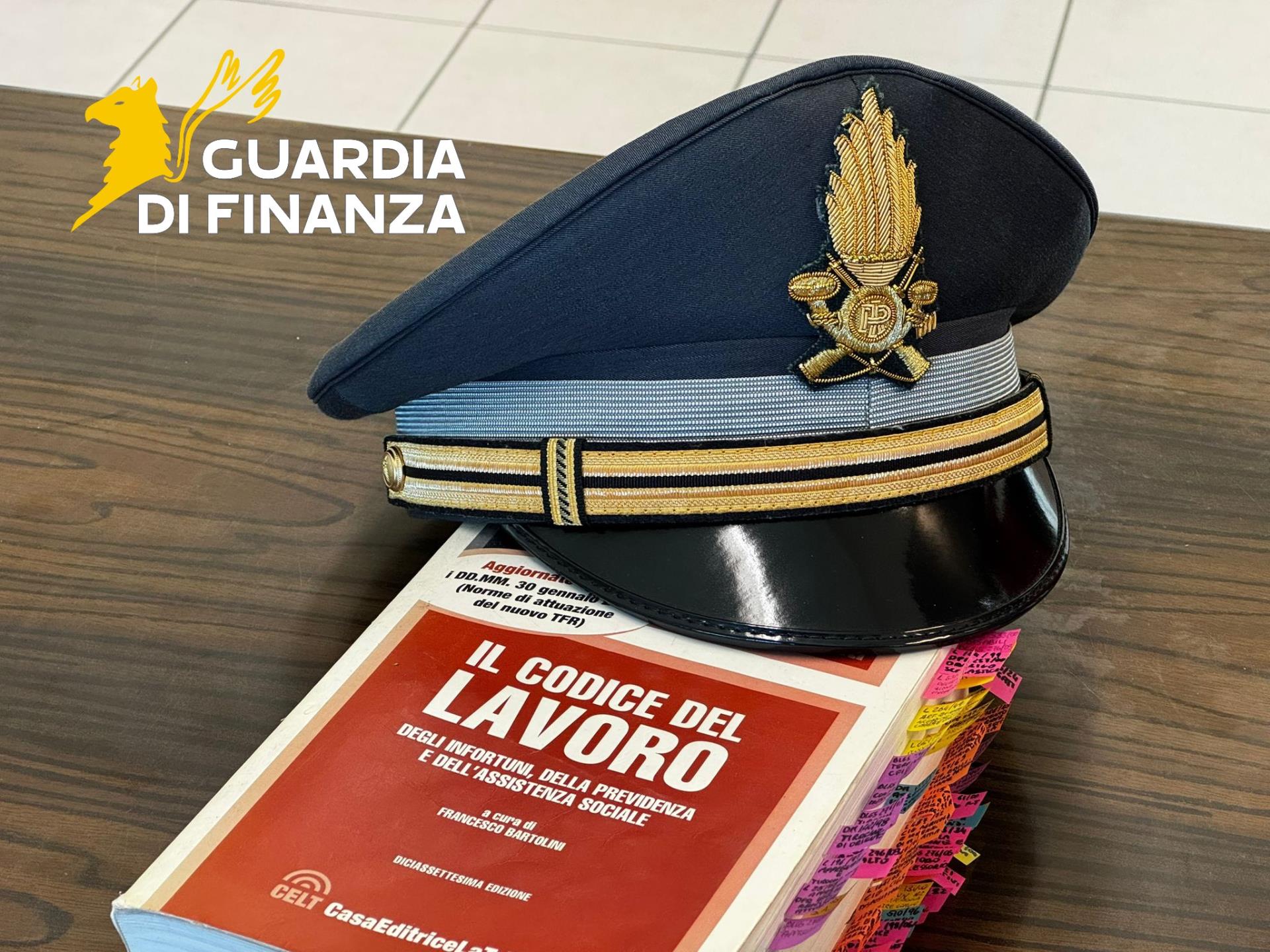 al suo salone di bellezza c8217232 la fila ma non ha l8217abilitazione sigillli e denuncia da Corrieretoscano.it al suo salone di bellezza c8217232 la fila ma non ha l8217abilitazione sigillli e denuncia