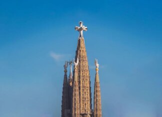 Barcellona, 24 tonnellate di adesivo Loctite per completare le torri della Sagrada Familia
