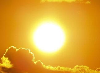 Caldo record, domenica bollente: raffica di bollini rossi sull’Italia