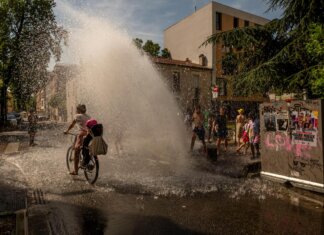 Caldo senza fine, Europa a fuoco: Germania e Gran Bretagna da record. Parigi vieta l’alcol: “Ospedali in tilt”