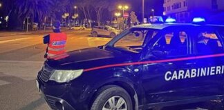 Ruba uno zaino a due turisti stranieri e viene arrestato, liberato tenta un altro furto: in carcere