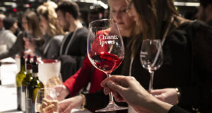 Mondiali di calcio, la Toscana schiera Brunello e Chianti nella Nazionale vini di Coldiretti vino Chianti