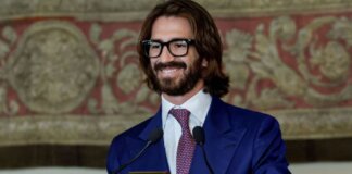 Essilux: chiude in calo del 3% con caos Delfin