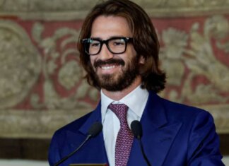Essilux: chiude in calo del 3% con caos Delfin
