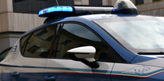 Fermato da un passante dopo il furto da Zara: arrestato dalla polizia