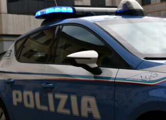 Fermato da un passante dopo il furto da Zara: arrestato dalla polizia