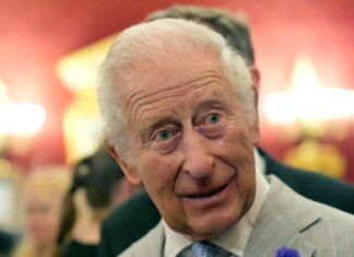 Harry torna nel Regno Unito: “Carlo costretto a delicato gioco di equilibri con William”