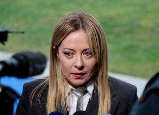 Haters contro Roccella, Meloni: “Commenti ignobili e disumani fanno rabbrividire”