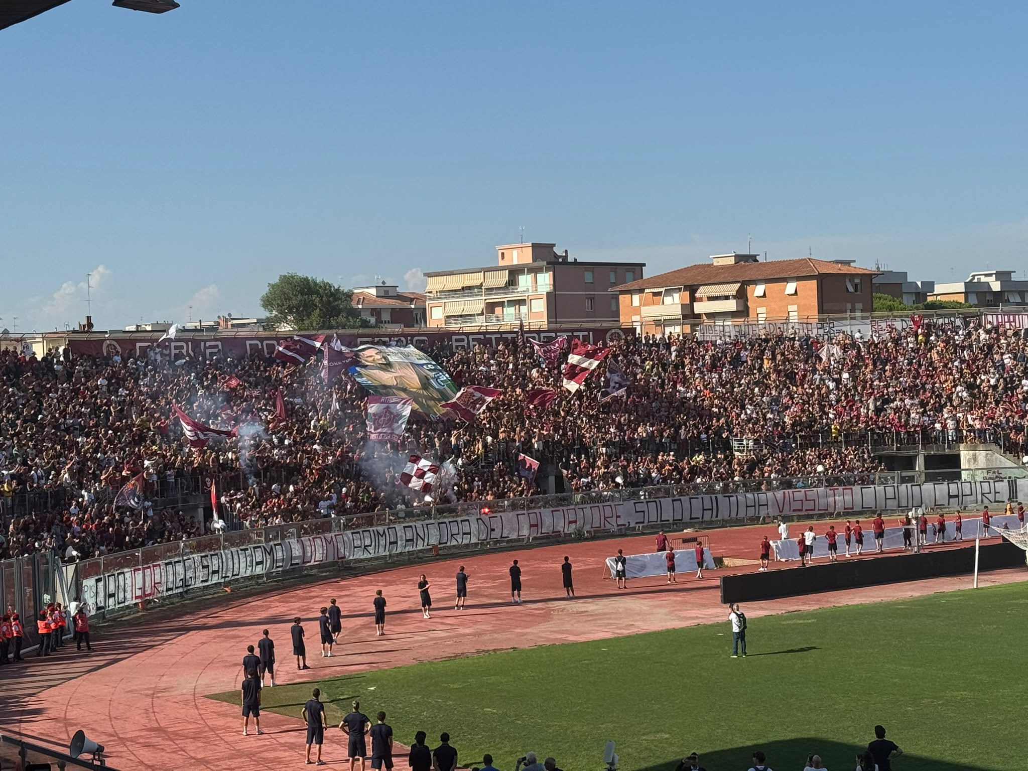 lutto cittadino per igor protti l8217omaggio di livorno al feretro esposto allo stadio picchi da Corrieretoscano.it lutto cittadino per igor protti l8217omaggio di livorno al feretro esposto allo stadio picchi