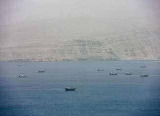 Iran ribadisce: “Libero transito a Hormuz per soli 60 giorni”. Svelato piano con Oman per pedaggio nello Stretto