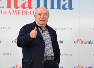 Lino Banfi compie 90 anni: “Il mio segreto? La burrata. Ora sogno un ruolo da cattivo”