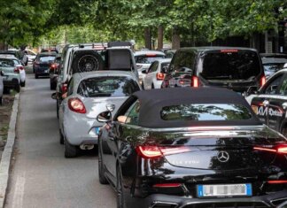 Mini riforma del bollo auto, niente tagli ma dal 2028 cambiano le tempistiche: la novità