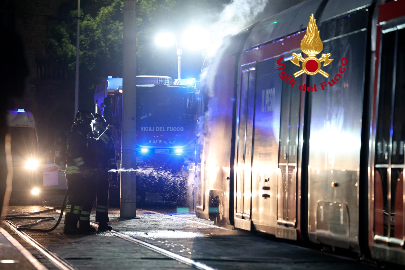 principio di incendio all8217impianto frenante del tram attimi di paura a firenze da Corrieretoscano.it principio di incendio all8217impianto frenante del tram attimi di paura a firenze