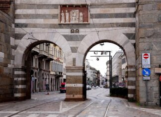 Palpeggia passante in pieno centro a Milano: arrestato per violenza sessuale