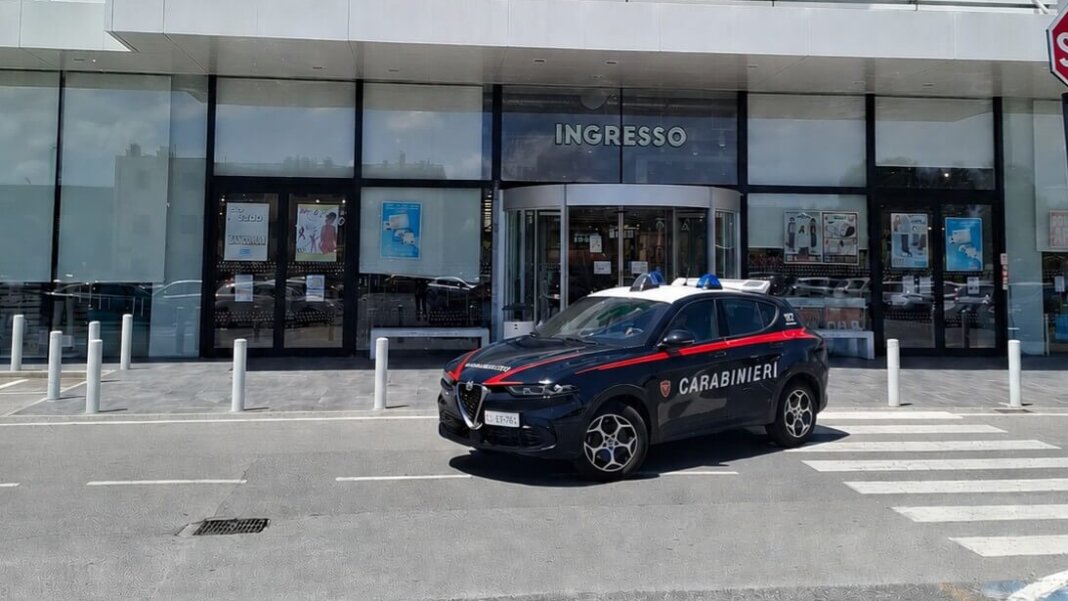 Furto negozio abbigliamento a Lucca