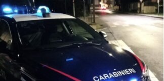 Aggredisce sessualmente una studentessa cliente del negozio: arrestato. L’esercizio chiuso 30 giorni
