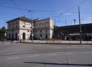 Si blocca treno a Milano sotto il sole, 300 passeggeri senza aria condizionata