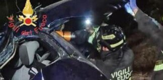 Si schianta contro albero, morto ragazzo di 20 anni nel Catanzarese