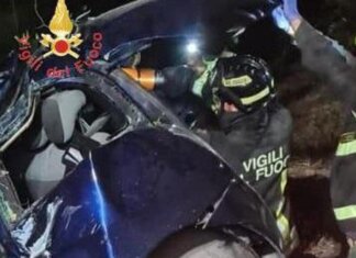 Si schianta contro albero, morto ragazzo di 20 anni nel Catanzarese