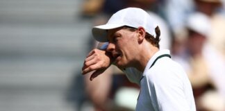 Sinner perde un set a Wimbledon e ‘preoccupa’: “Che gli succede?”