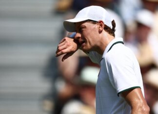 Sinner perde un set a Wimbledon e ‘preoccupa’: “Che gli succede?”