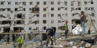 Venezuela, salvati padre e figlio a quattro giorni dal terremoto. Corsa contro il tempo