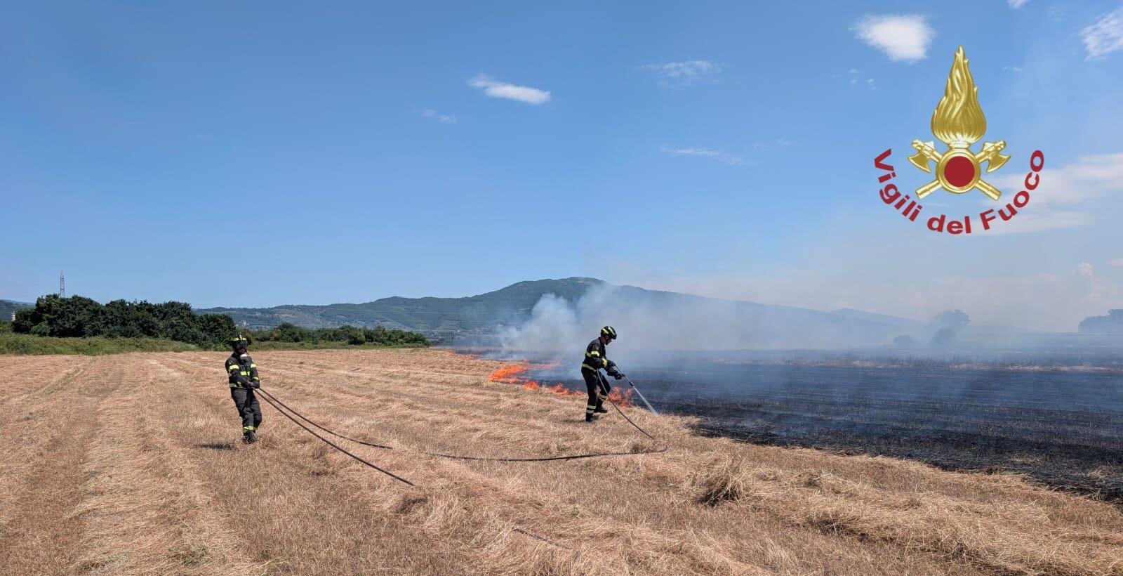 fiamme di vegetazione ad arezzo bruciati dieci ettari di terreno da Corrieretoscano.it fiamme di vegetazione ad arezzo bruciati dieci ettari di terreno