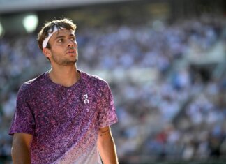 Wimbledon, Cobolli litiga con il suo angolo. Poi la partita viene sospesa