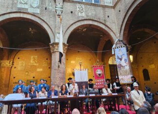 Si avvicina il Palio di Siena: presentato il drappellone di Ismaele Nones