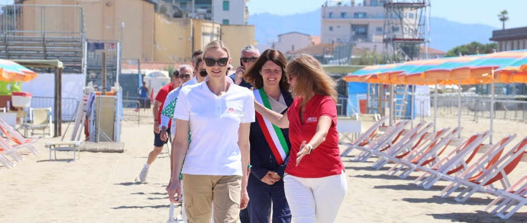 Charlène di Monaco in spiaggia a Viareggio, sindaca Grilli: 