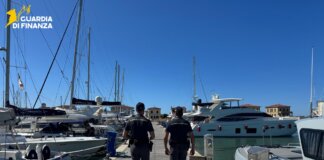Guardia di Finanza scopre imbarcazioni da diporto sconosciute al fisco nel porto di Scarlino