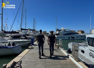 Guardia di Finanza scopre imbarcazioni da diporto sconosciute al fisco nel porto di Scarlino