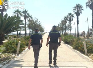 Abitano la villa di lusso ma percepiscono sostegni per indigenti: denunciata coppia di Camaiore