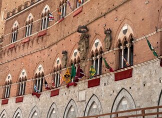 Maltempo improvviso nella notte: rinviato il Palio di Siena in programma oggi