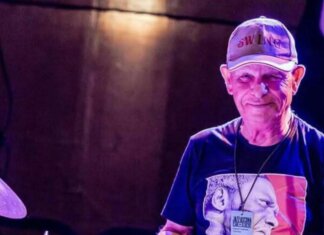 Addio a Gianni Cazzola, il batterista muore a 88 anni mentre suona sul palco