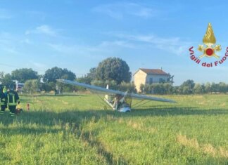 Arezzo, ultraleggero precipita a Castiglion Fiorentino: morto pilota