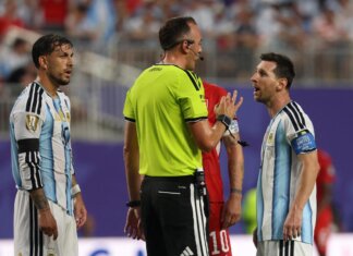 Argentina-Svizzera, rigore non dato e rosso a Embolo: proteste ai Mondiali